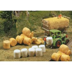 Rotoli di silo e paglia.