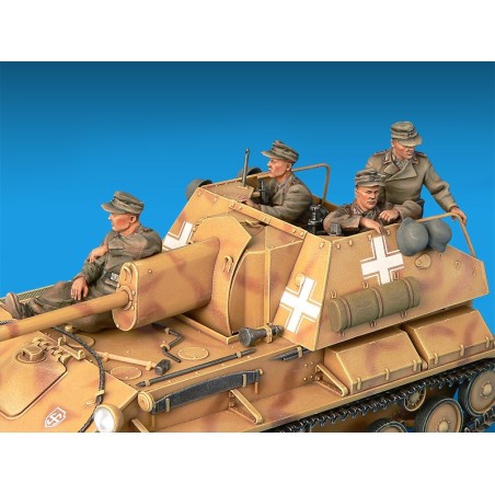 Jadpanzer SU-76(r) con il suo equipaggio.
