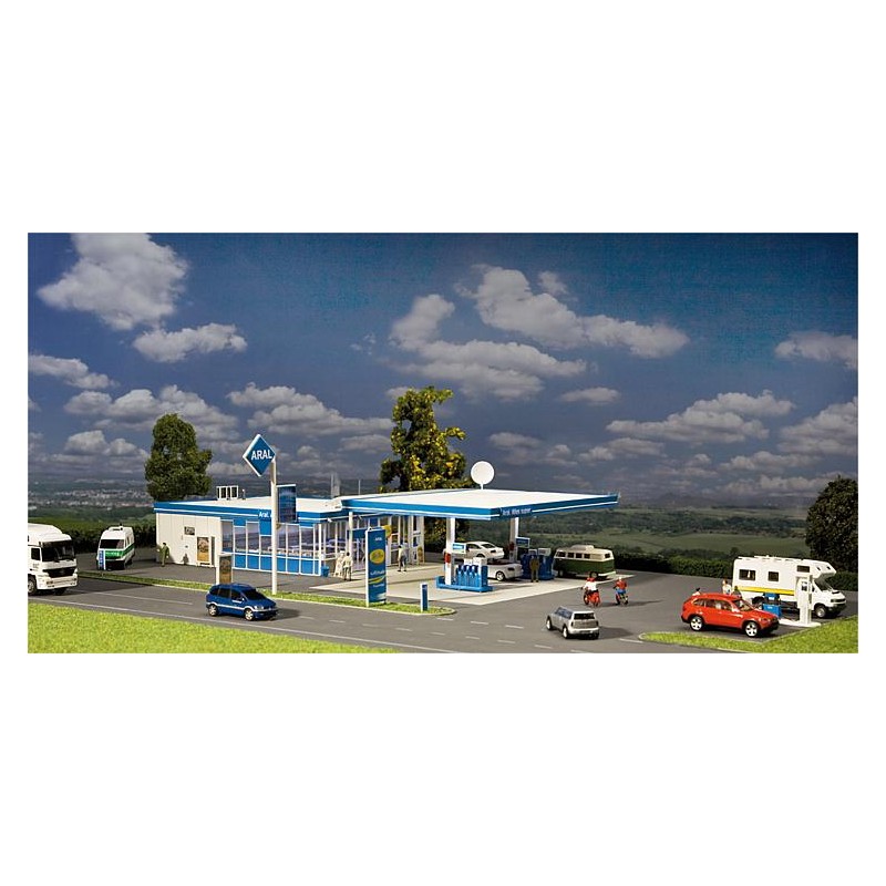 ARAL filling station. FALLER 130482