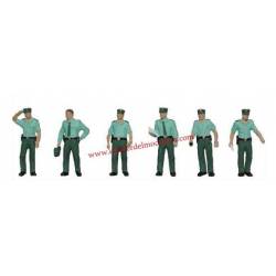 Guardia civil andando.