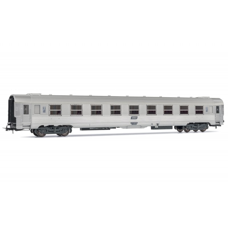 DEV inox B9j 2nd class coach, SNCF. DEV inox B9j 2nd class coach, SNCF.