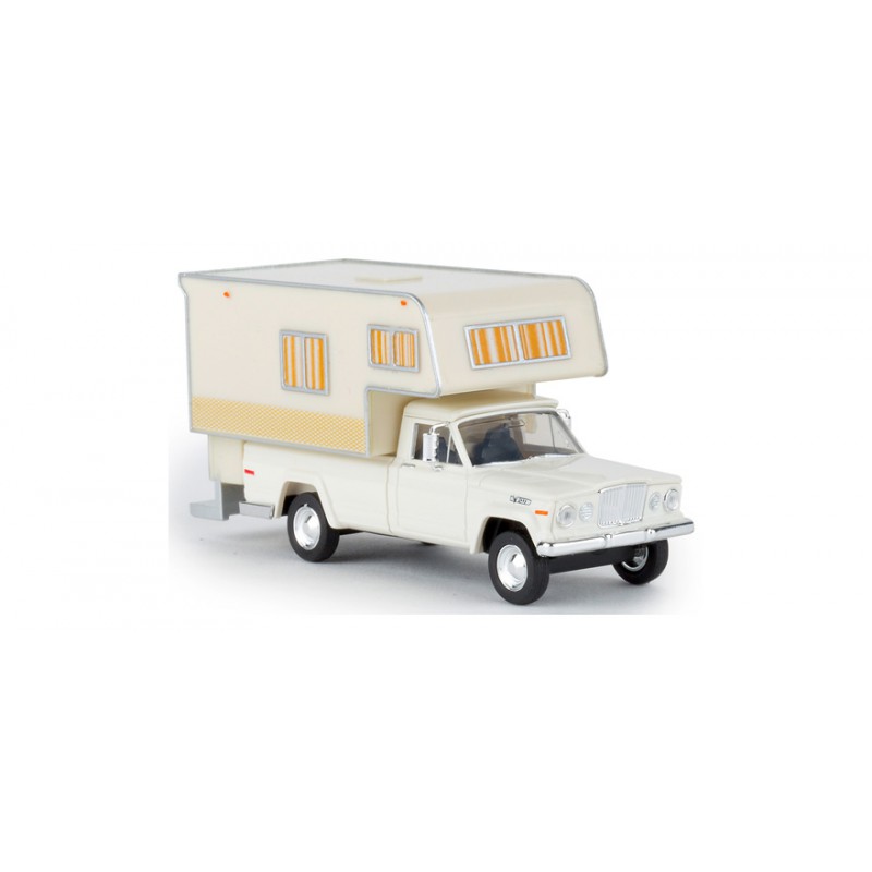 Jeep Glatiador A camper, white. Jeep Glatiador A camper, white.