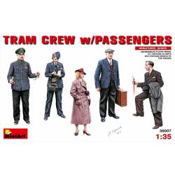 Personnel et passagers du tramway.