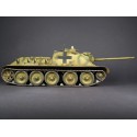 Jagdpanzer SU-85(r) con tripulación.