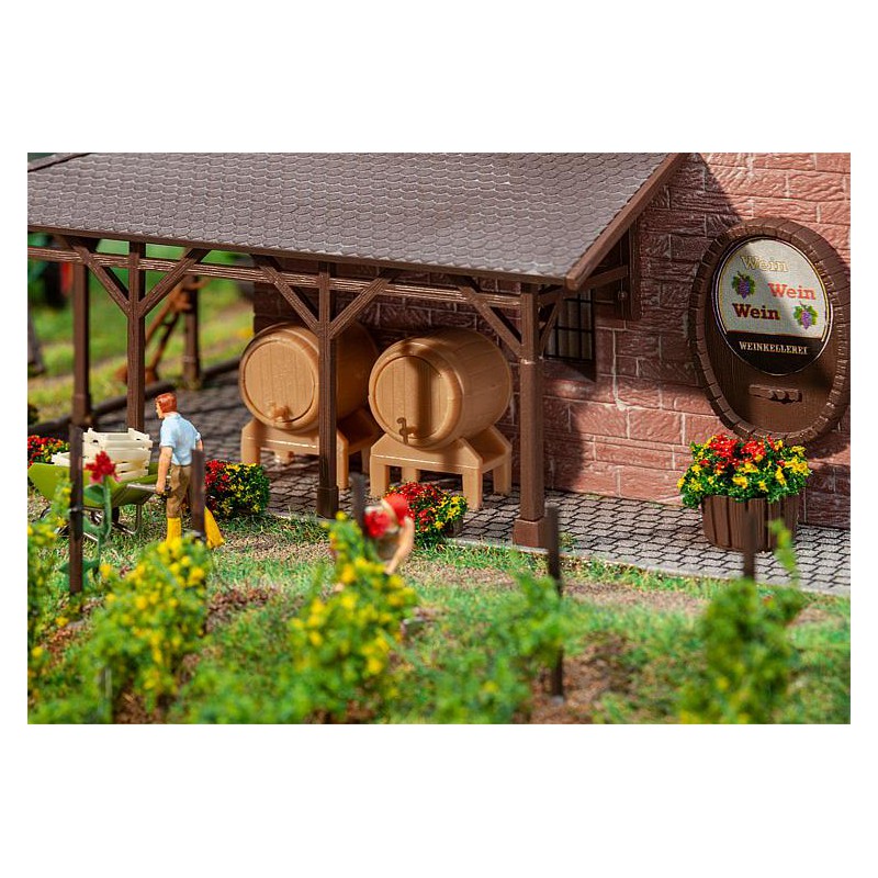 2 Wooden casks and 2 tubs.