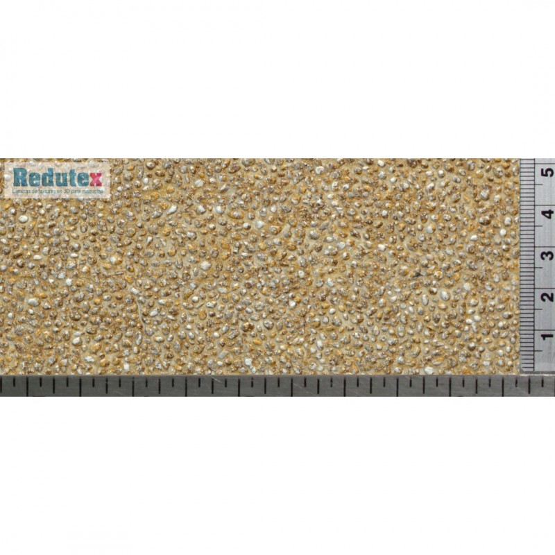 Superficie de canto rodado policromado.