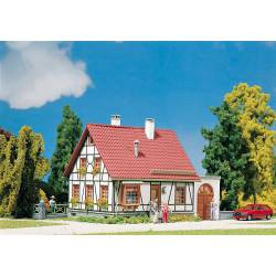 Timbered house with garage. FALLER 232215