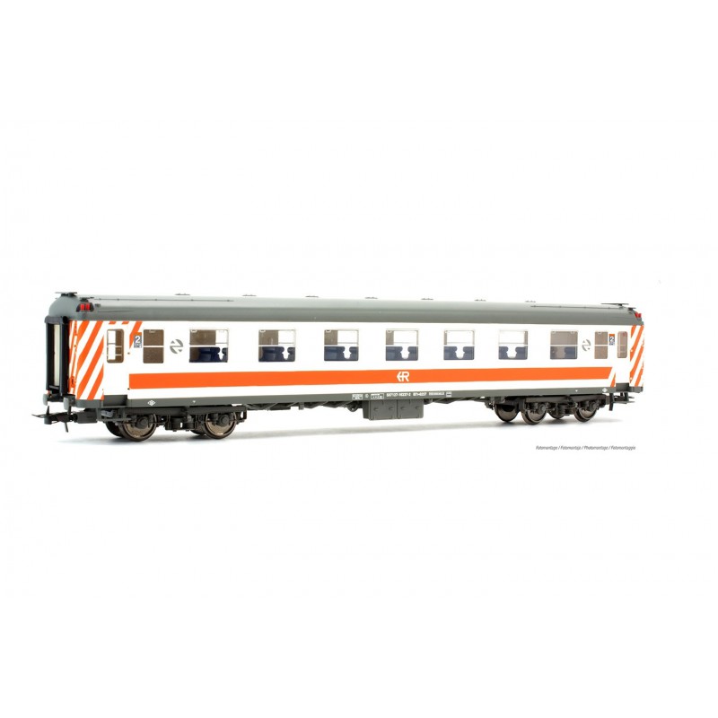 B7r-6200 coach 'Regionales', RENFE. B7r-6200 coach 'Regionales', RENFE.