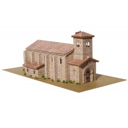 Igreja de pedra em estilo românico.