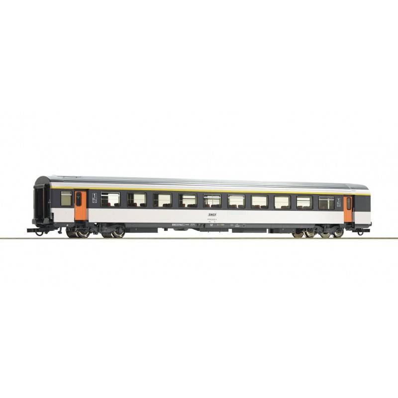 1st class corail open-plan coach, SNCF. 1st class corail open-plan coach, SNCF.
