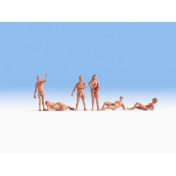 Nudistas en la playa.