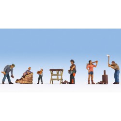 Couper du bois.