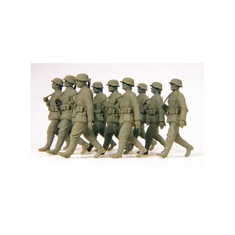 Grenadiers marching in step. PREISER 64009