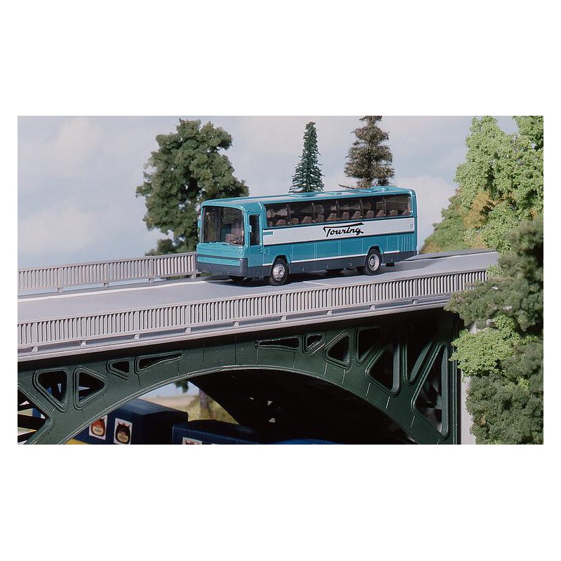 Vallado de hormigón abierto.