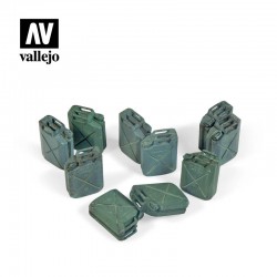 Ensemble de bidons d’essence des forces alliées.