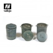 Bidones de gasolina alemanes.