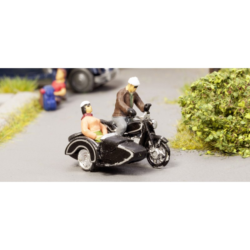 *BMW R60 con sidecar. *BMW R60 con sidecar.