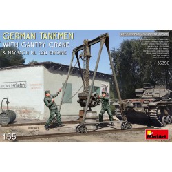 Gru a cavalletto e autocisterne tedesche.