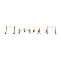 Bambini sul campo di calcio.
