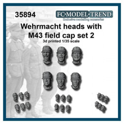Wehrmachtsköpfe mit Kappen.