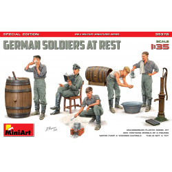 Soldats allemands au repos.