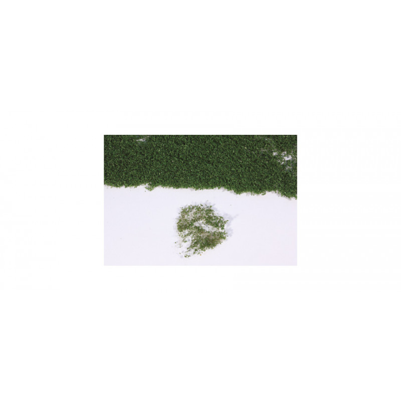 Hojas realistas, verde oscuro.