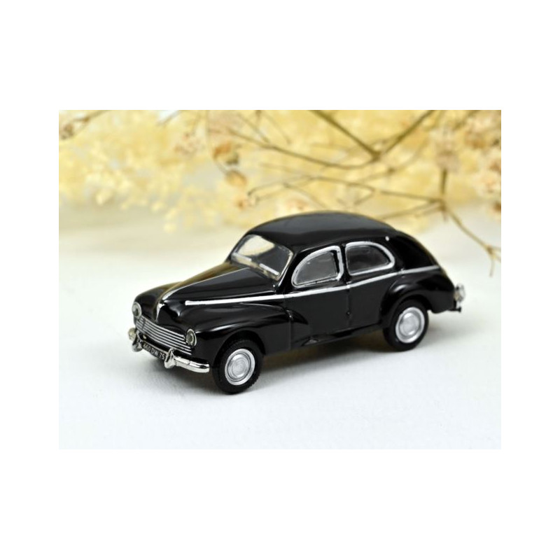 Peugeot 203, negro. 1955.