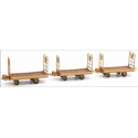 Conjunto de tres carros portaequipajes.
