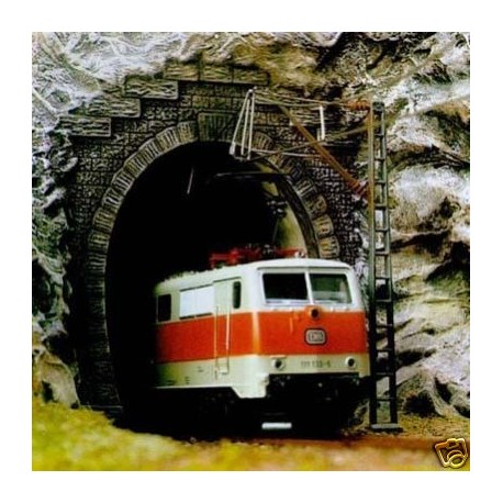 Dos bocas de túnel de una vía. BUSCH 8191