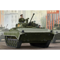 Carro de combate soviético BMP-2 IFV.