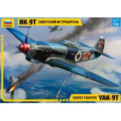 Chasseur soviétique YAK-9T.