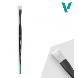 Medium flat synthetic brush.