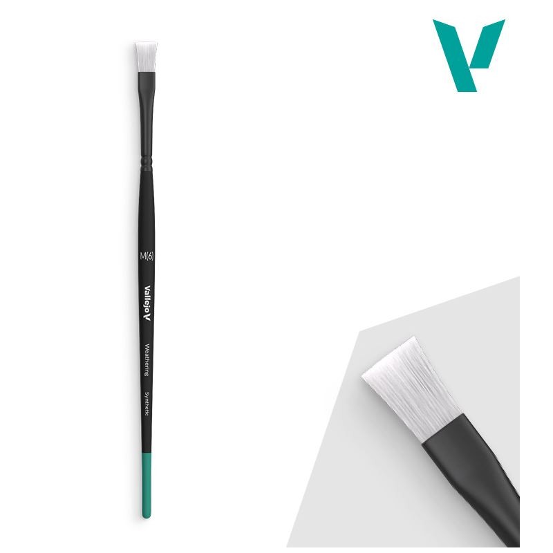 Pincel plano sintético mediano.