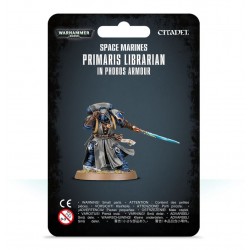 Primaris Bibliotecária em armadura de Fobos.