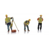 Personal de mantenimiento con teodolito.