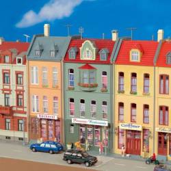 Edificio con pizzeria.