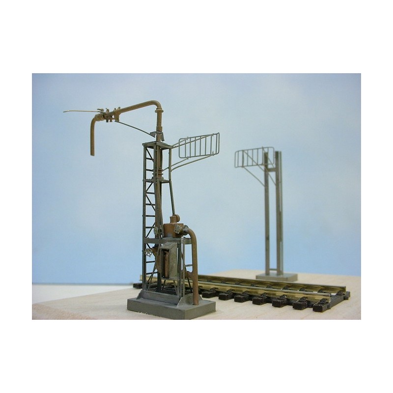 Portique for fuel distribution. PN SUD MODELISME 8798