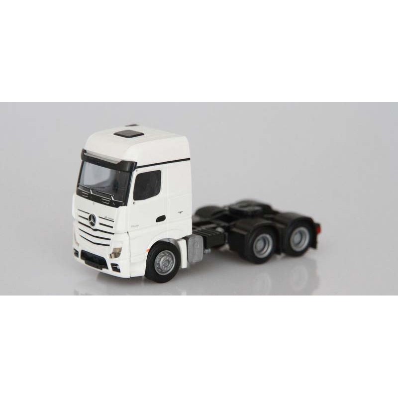 MB Actros 2 de tres ejes. MB Actros 2 de tres ejes.