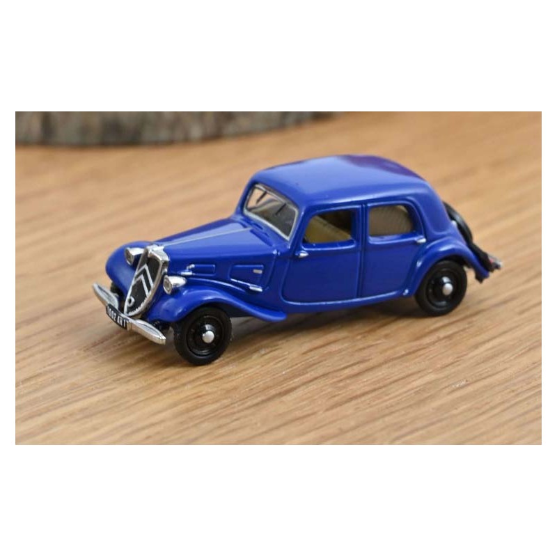 Citroën 11 AL 1938, azul.