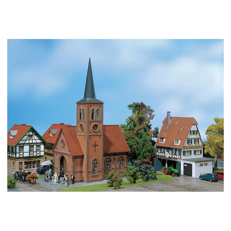 Small town church. FALLER 130239