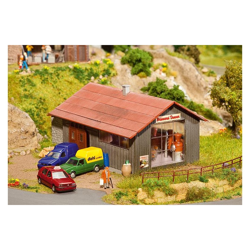 Destilería con accesorios. FALLER 130194