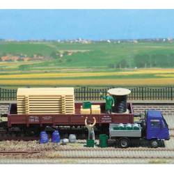 Chargement de wagons, de camions...