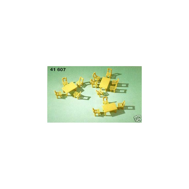 Lote de mesas y sillas. AUHAGEN 41607