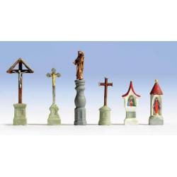 Crucifixos.