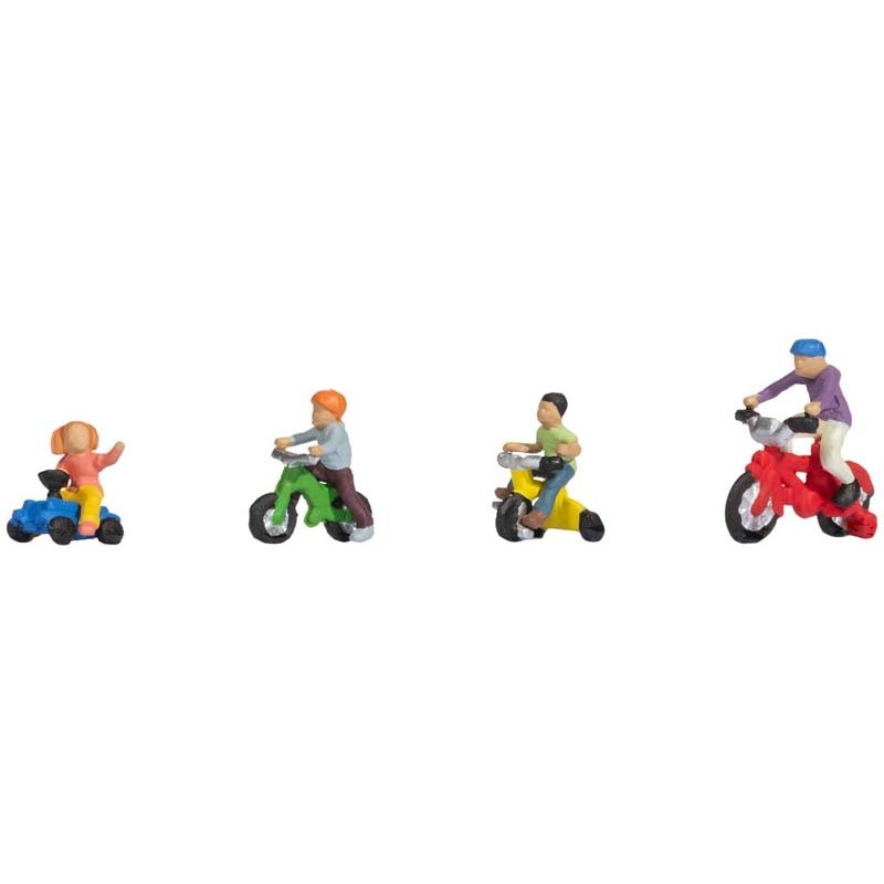 Crianças em bicicletas.