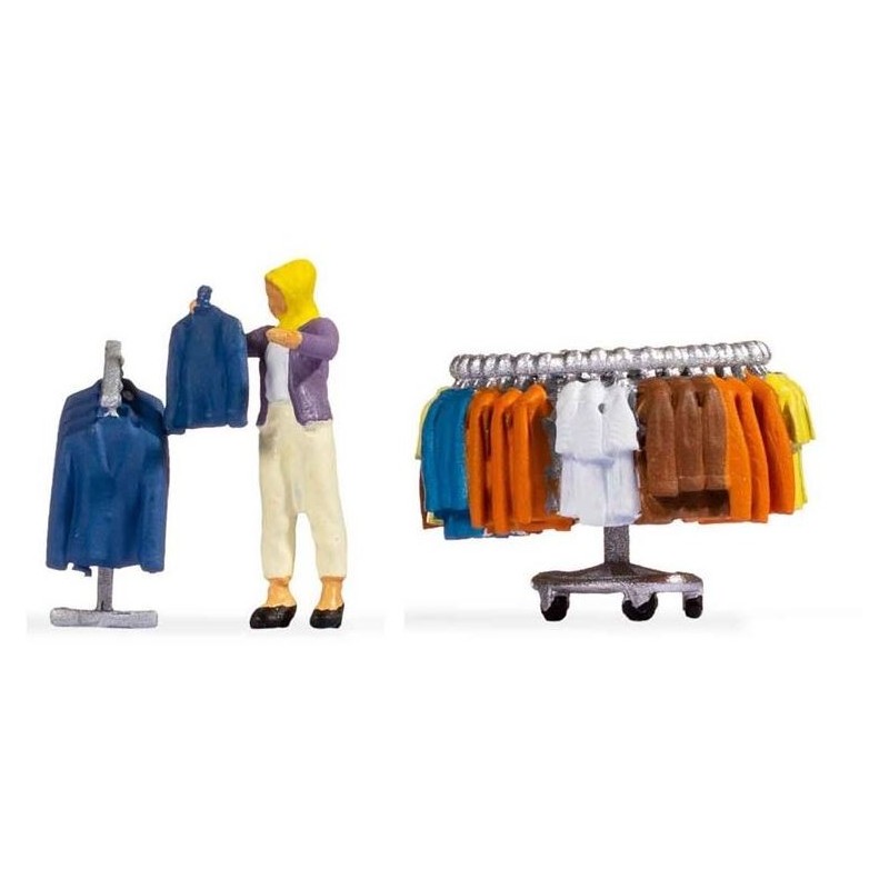 Tenda de roupas. | Peças quebradas.