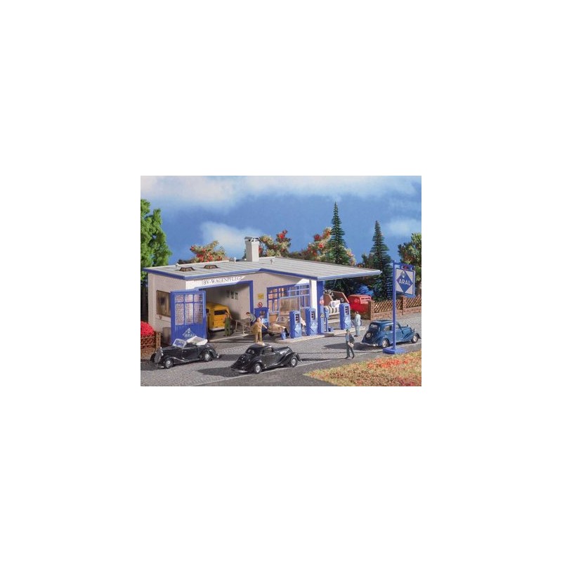 Aral petrol station. VOLLMER 47757