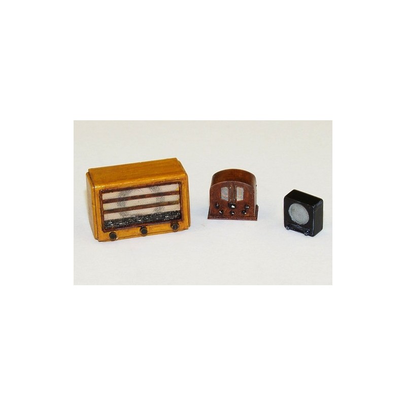 Old radios. PLUS MODEL EL031