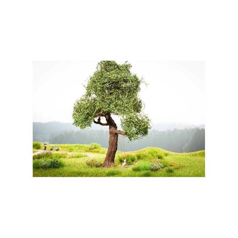 Baum mit Schaukel mit Bewegung. | Gebrochene Blase.