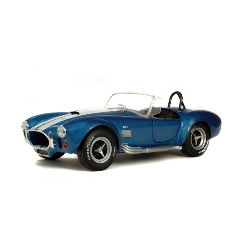 Modello in scala di un AC Cobra 427 MKII. Modello in scala di un AC Cobra 427 MKII.